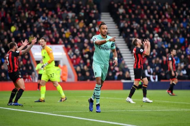  阿森纳门将低级失误，伯恩茅斯补时扳平抢关键一分  