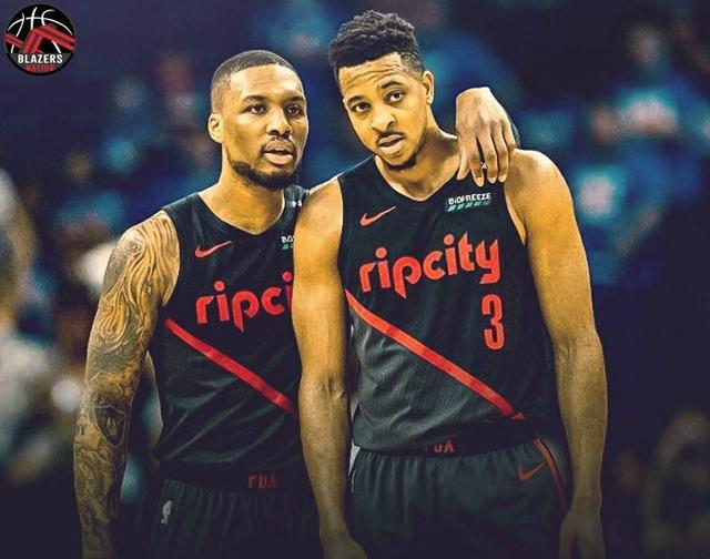  阿德巴约制霸禁区热火内线碾压开拓者