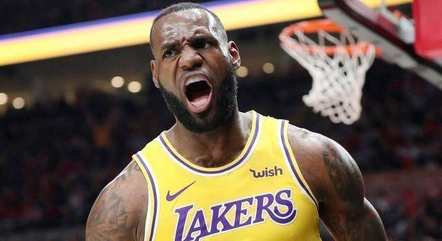  詹姆斯生涯4万分里程碑，湖人主场盛大庆祝  